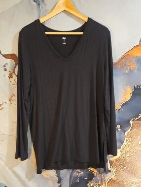 dip Black V-Neck Long Sleeve Tee